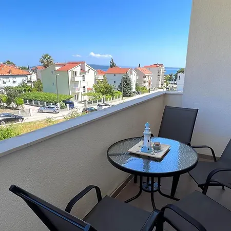 Bright And Cozy With Balcony In Kastel Luksic Apartamento
