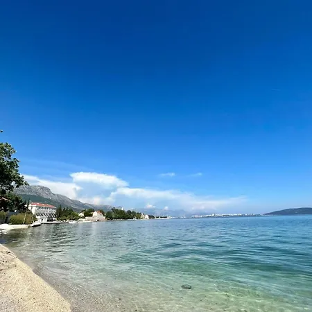 Daire Bright And Cozy With Balcony In Kastel Luksic Kastela