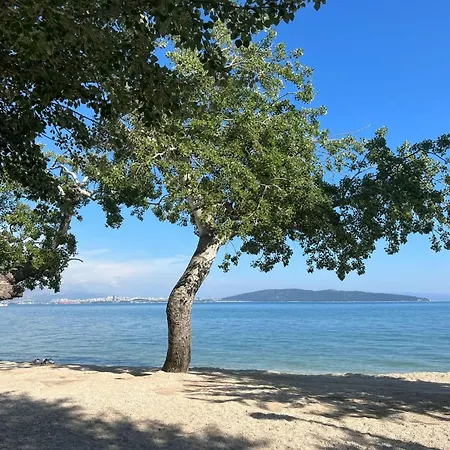 Bright And Cozy With Balcony In Kastel Luksic Kastela