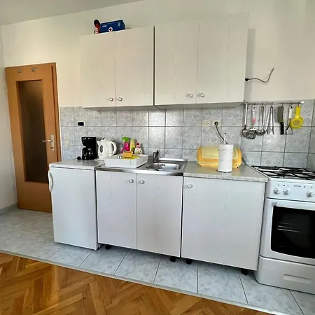Bright And Cozy With Balcony In Kastel Luksic Apartment Kastela
