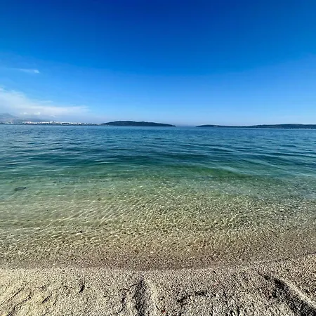 Apartment Bright And Cozy With Balcony In Kastel Luksic Kastela
