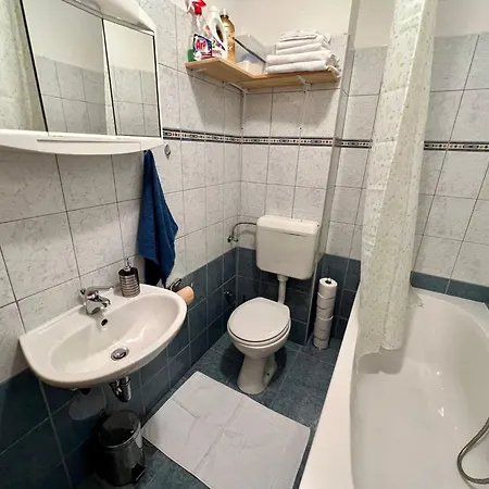 Daire Bright And Cozy With Balcony In Kastel Luksic *